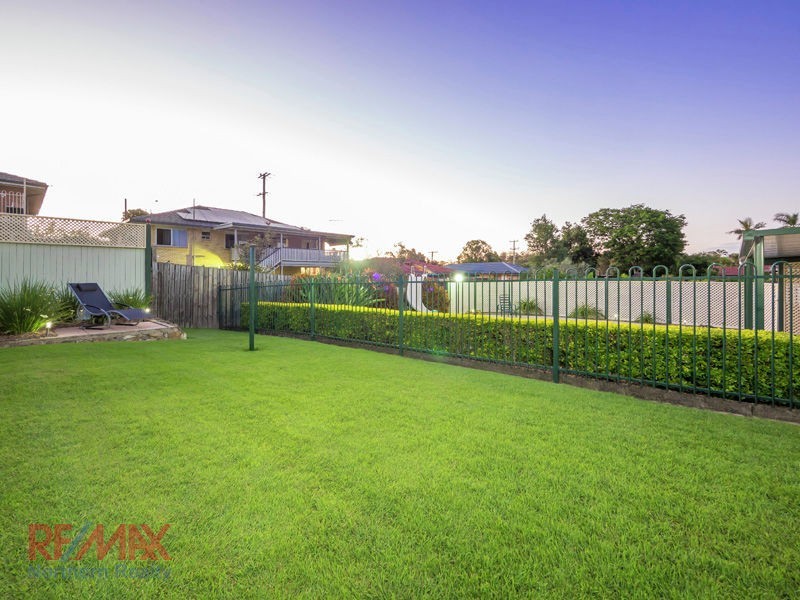 3 Strathford Ave, Albany Creek QLD 4035