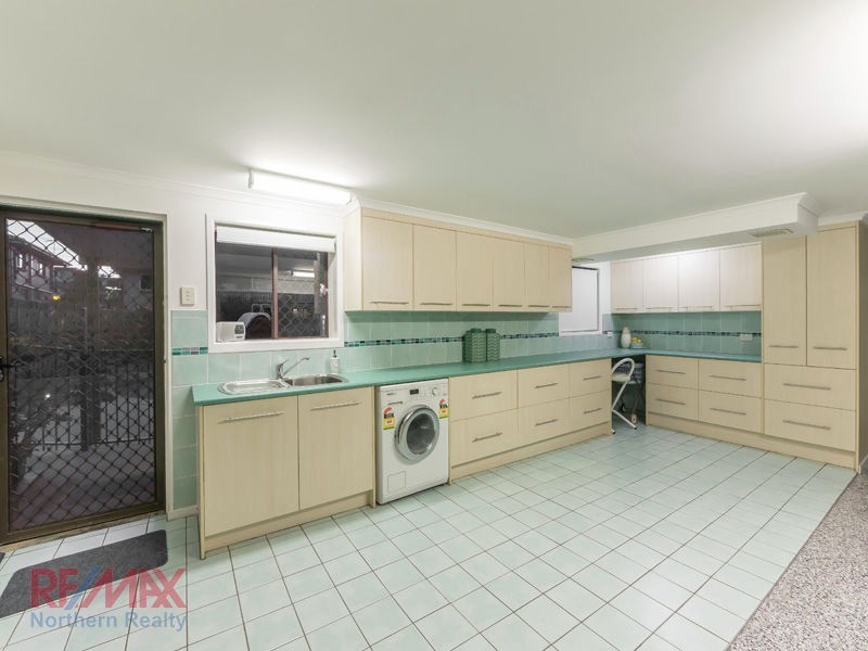 3 Strathford Ave, Albany Creek QLD 4035