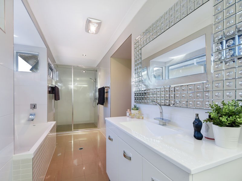 7 Lee Close, Albany Creek QLD 4035