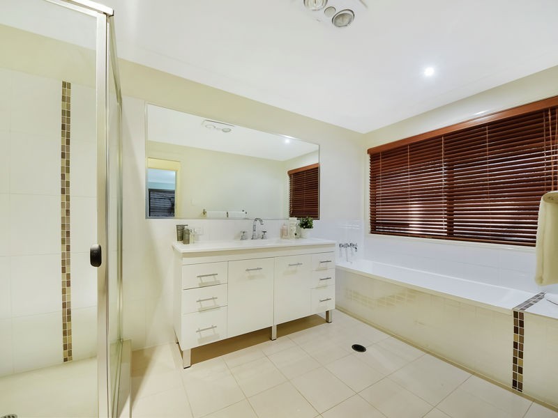 7 Lee Close, Albany Creek QLD 4035