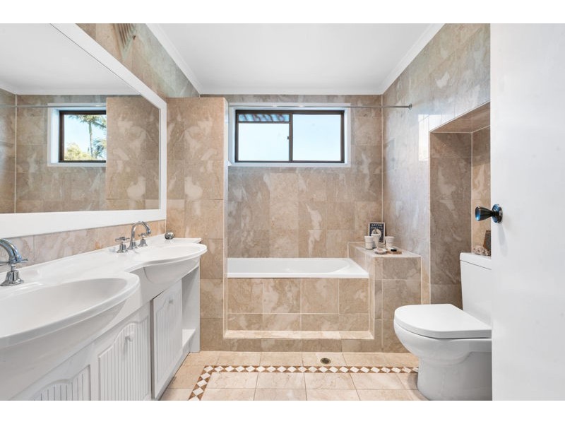 3 Juno Court, Eatons Hill QLD 4037