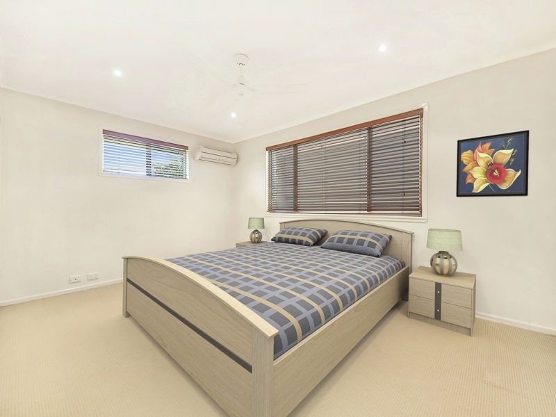 25 Olympus Court, Eatons Hill QLD 4037