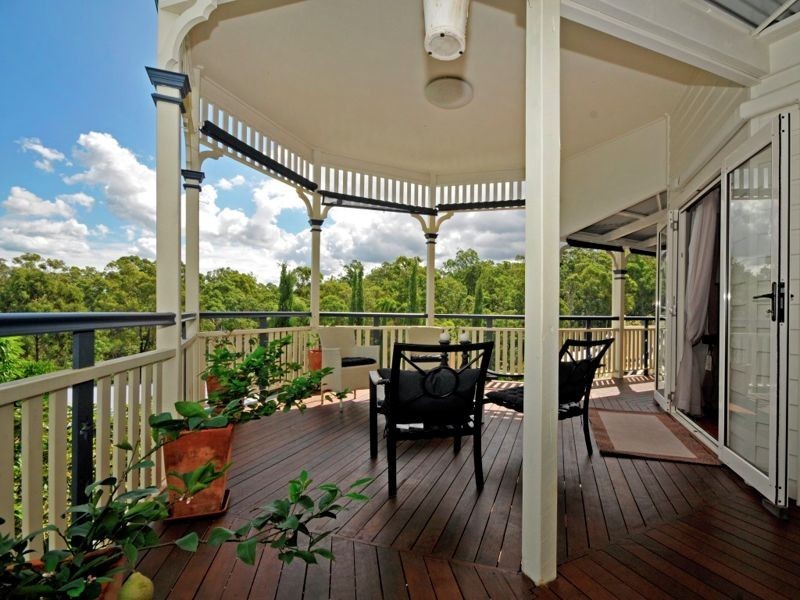 16 Talisman Court, Eatons Hill QLD 4037