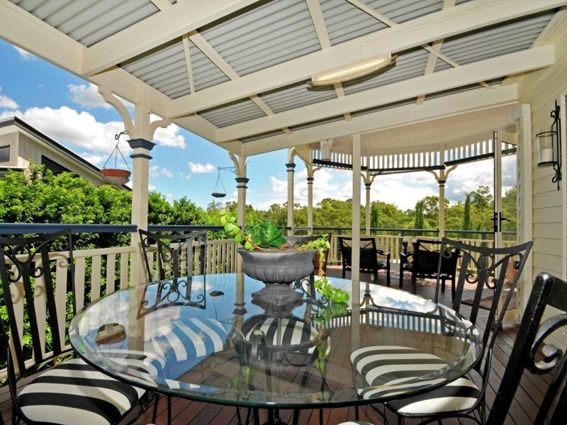 16 Talisman Court, Eatons Hill QLD 4037