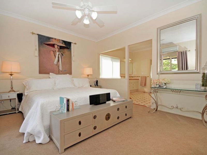 16 Talisman Court, Eatons Hill QLD 4037