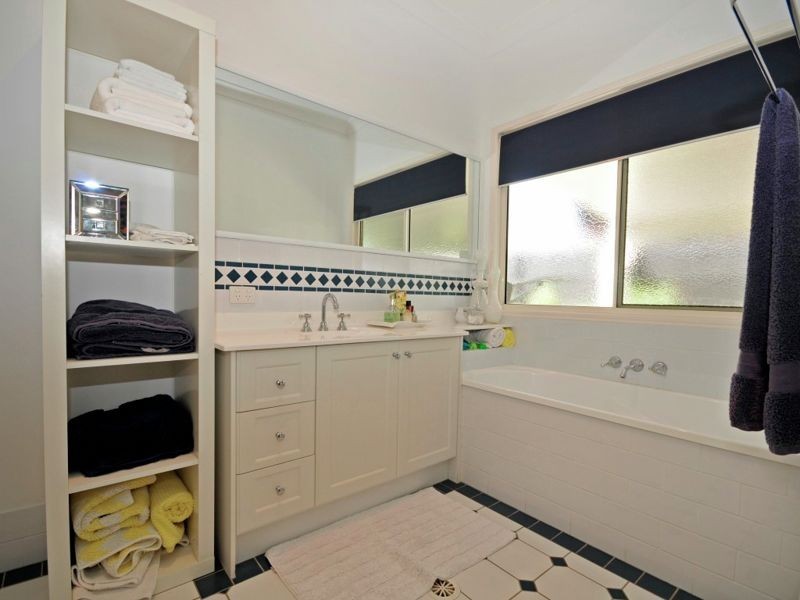 16 Talisman Court, Eatons Hill QLD 4037