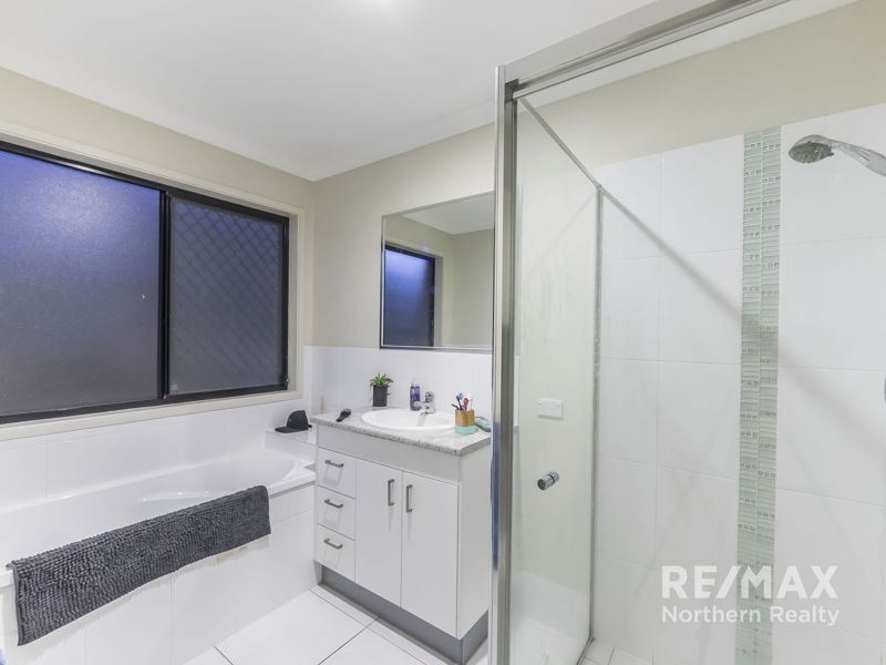 1 and 2/27 Mannikin St, Griffin QLD 4503