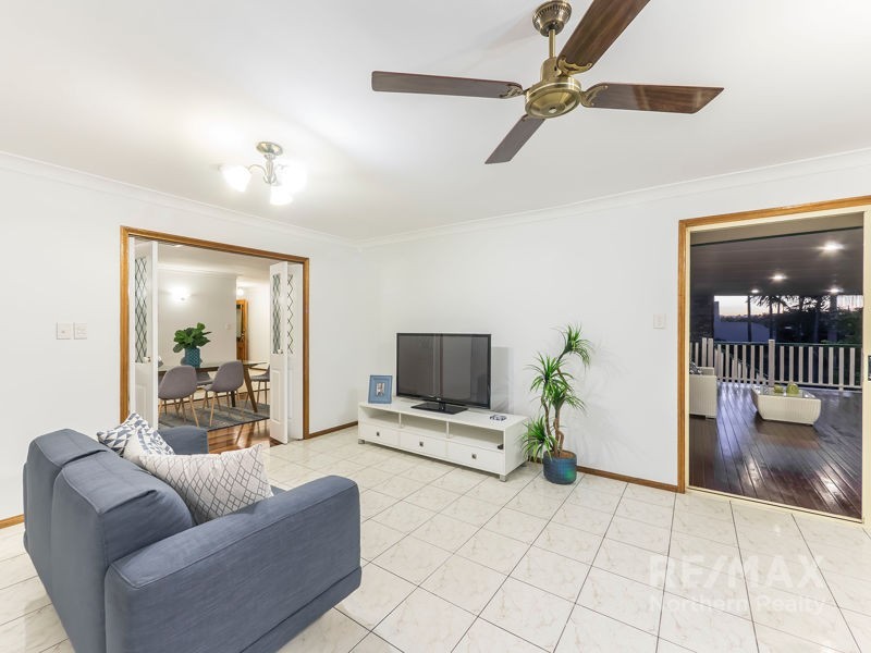 8 Silvereye Crescent, Albany Creek QLD 4035