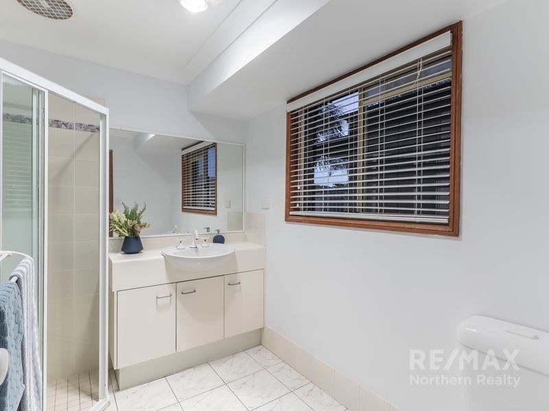 8 Silvereye Crescent, Albany Creek QLD 4035