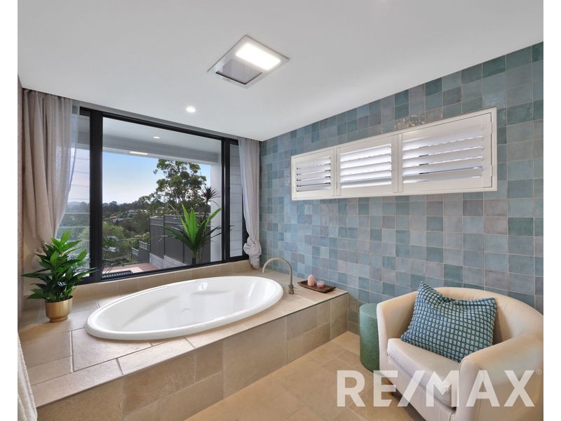 16 Alberic Court, Eatons Hill QLD 4037