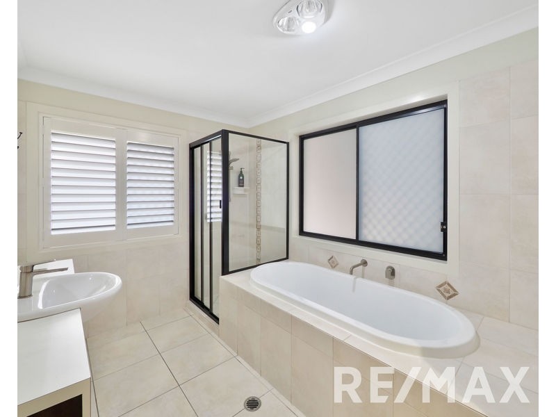 16 Alberic Court, Eatons Hill QLD 4037