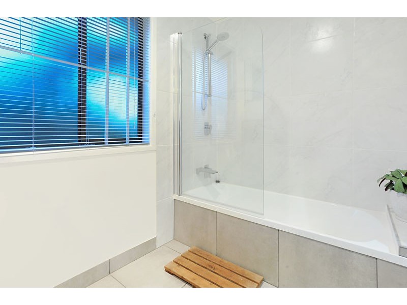 20 Barber Road, Ferny Hills QLD 4055