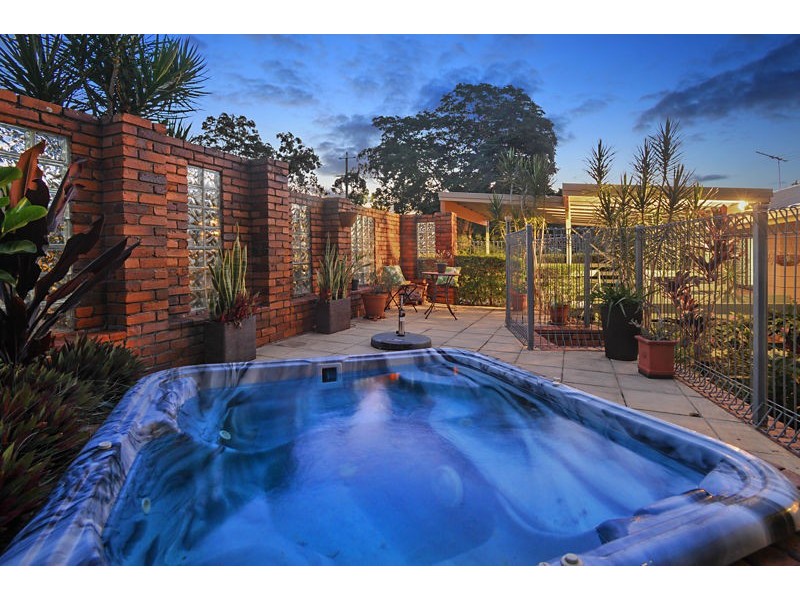 20 Barber Road, Ferny Hills QLD 4055