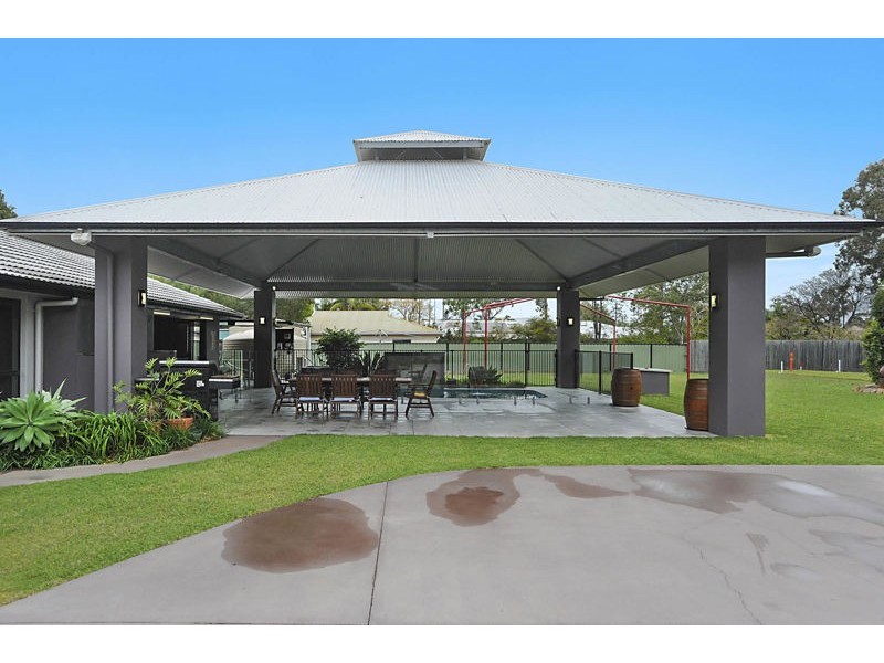 10 Beacon Street, Morayfield QLD 4506