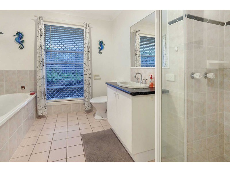 46 Hillenvale Avenue, Arana Hills QLD 4054