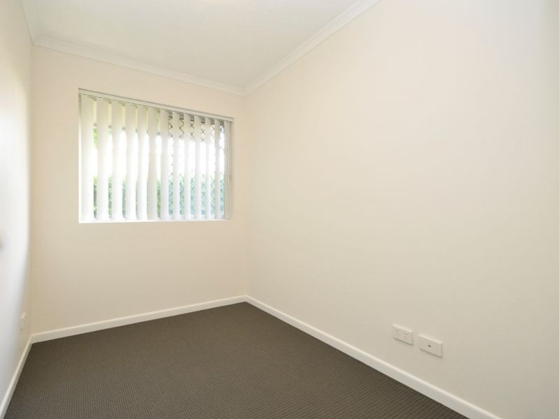 1/82 Oxley Ave, Woody Point QLD 4019