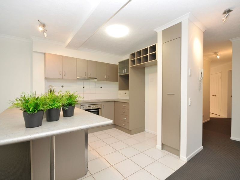 1/82 Oxley Ave, Woody Point QLD 4019