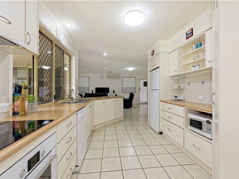 142 Saraband Drive, Eatons Hill QLD 4037