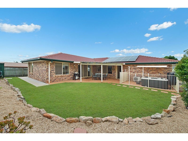 8 Magnolia Drive, Kallangur QLD 4503