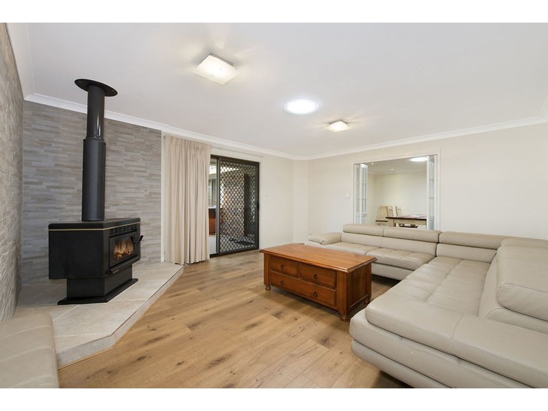 4 Lorenc Place, Bridgeman Downs QLD 4035