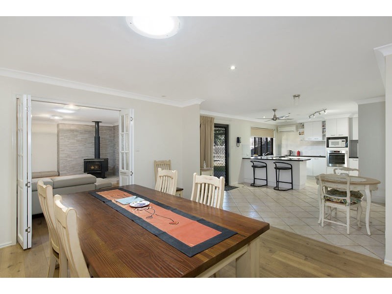 4 Lorenc Place, Bridgeman Downs QLD 4035