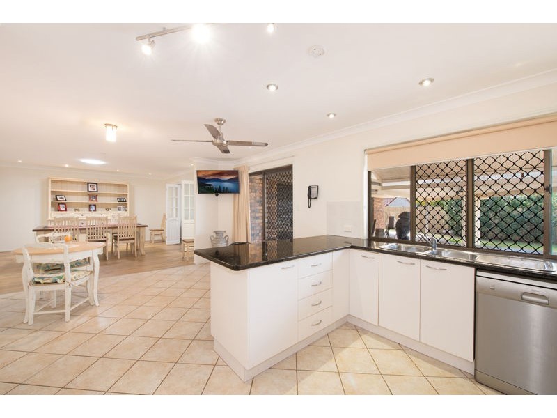 4 Lorenc Place, Bridgeman Downs QLD 4035