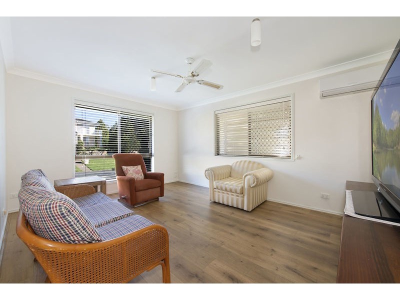 4 Lorenc Place, Bridgeman Downs QLD 4035