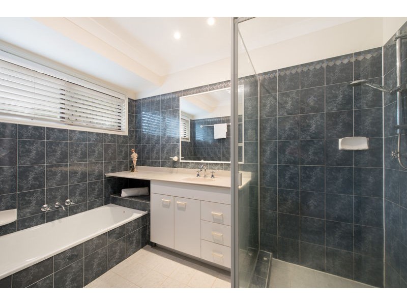 4 Lorenc Place, Bridgeman Downs QLD 4035