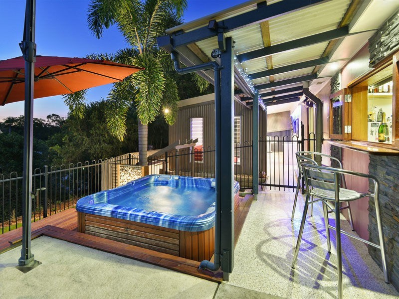 27 View Cres, Arana Hills QLD 4054