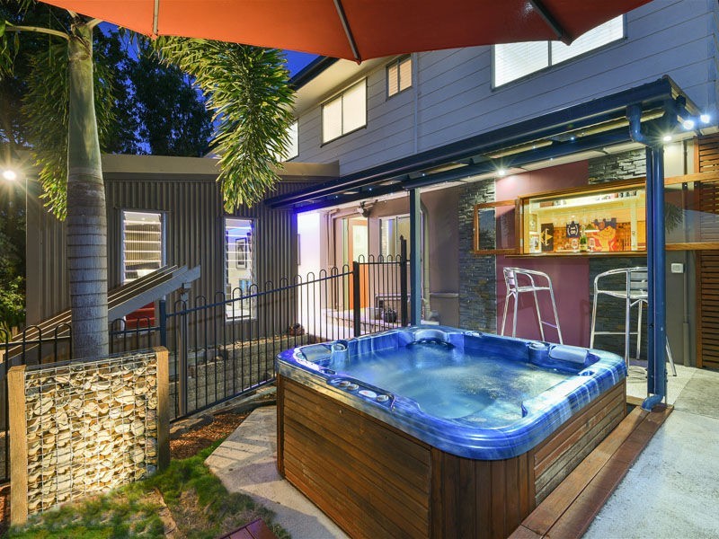 27 View Cres, Arana Hills QLD 4054