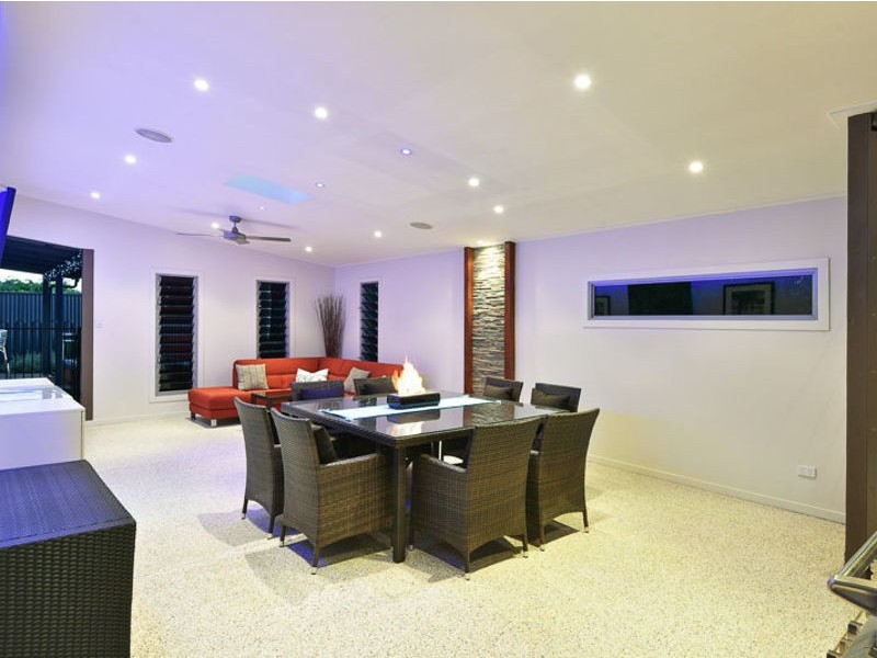 27 View Cres, Arana Hills QLD 4054