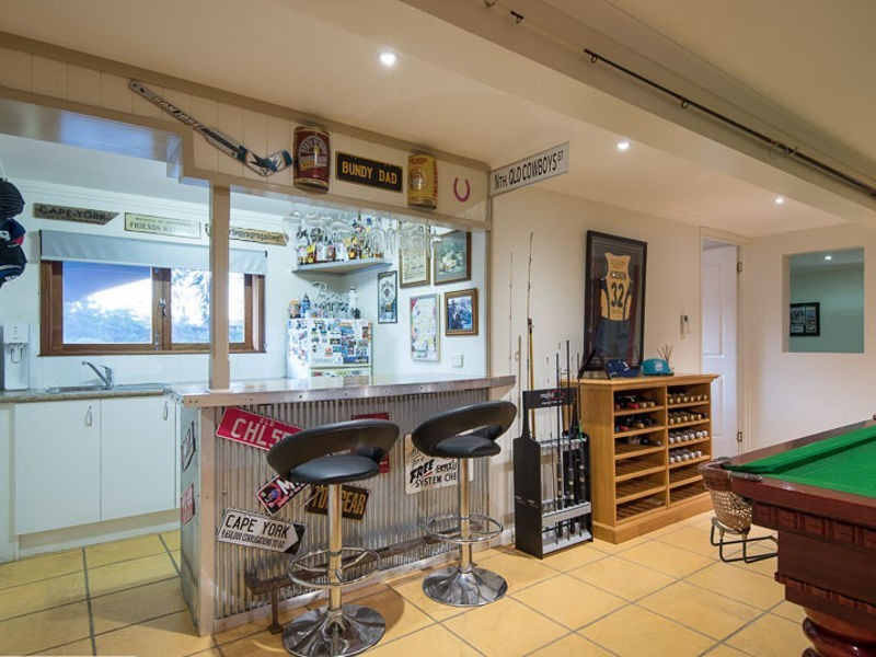 27 View Cres, Arana Hills QLD 4054