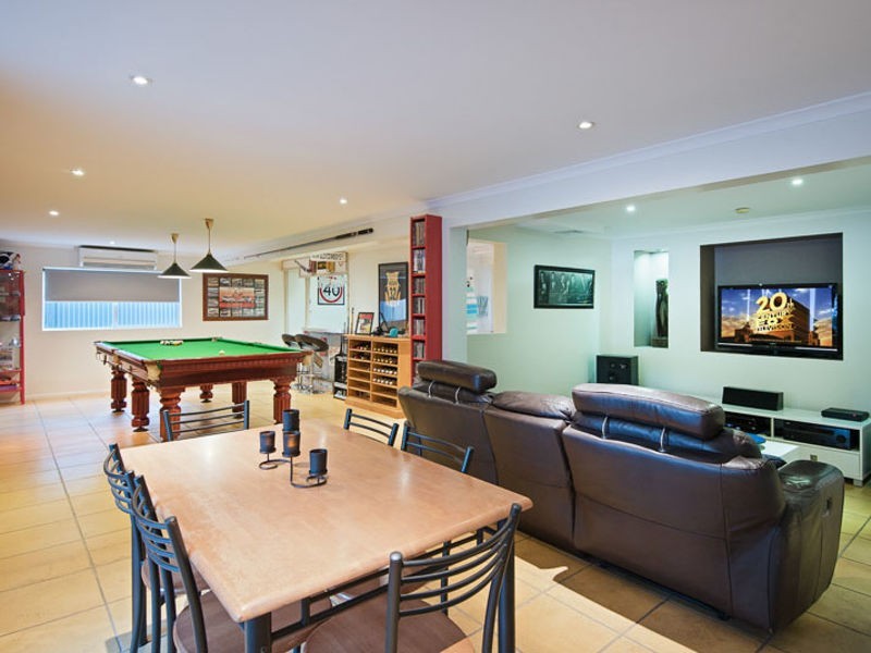 27 View Cres, Arana Hills QLD 4054