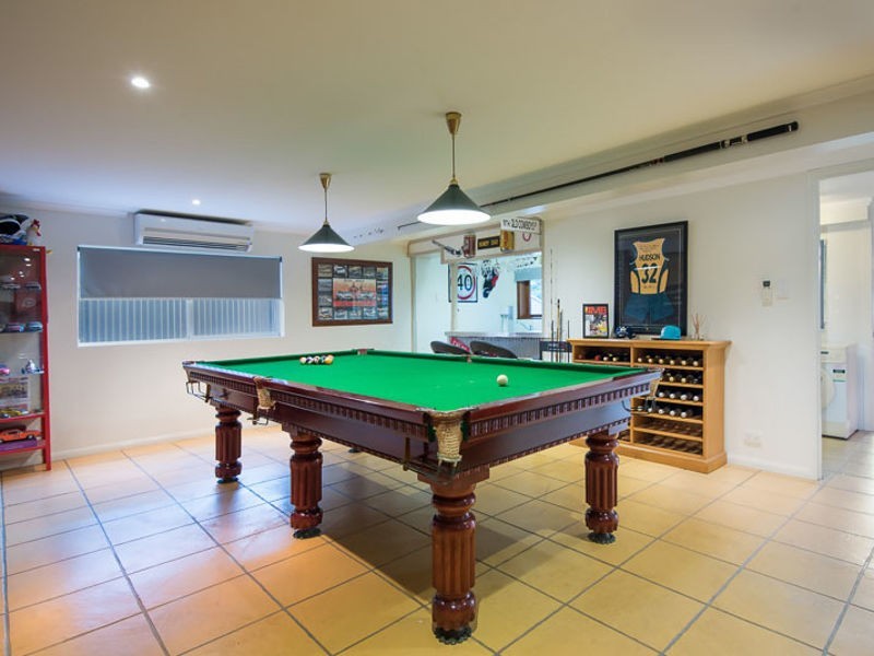 27 View Cres, Arana Hills QLD 4054