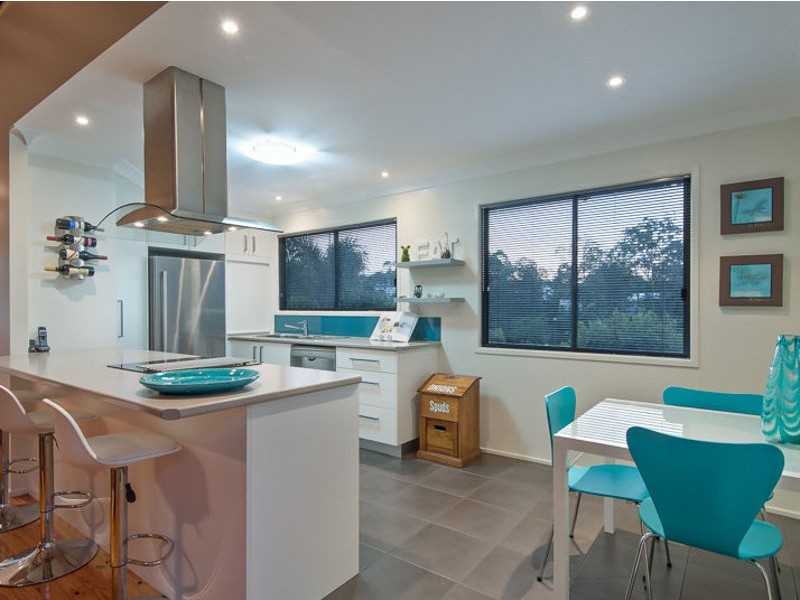 27 View Cres, Arana Hills QLD 4054