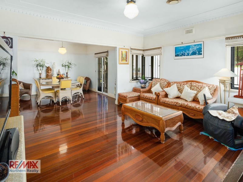 8 Grays Road, Hamilton QLD 4007