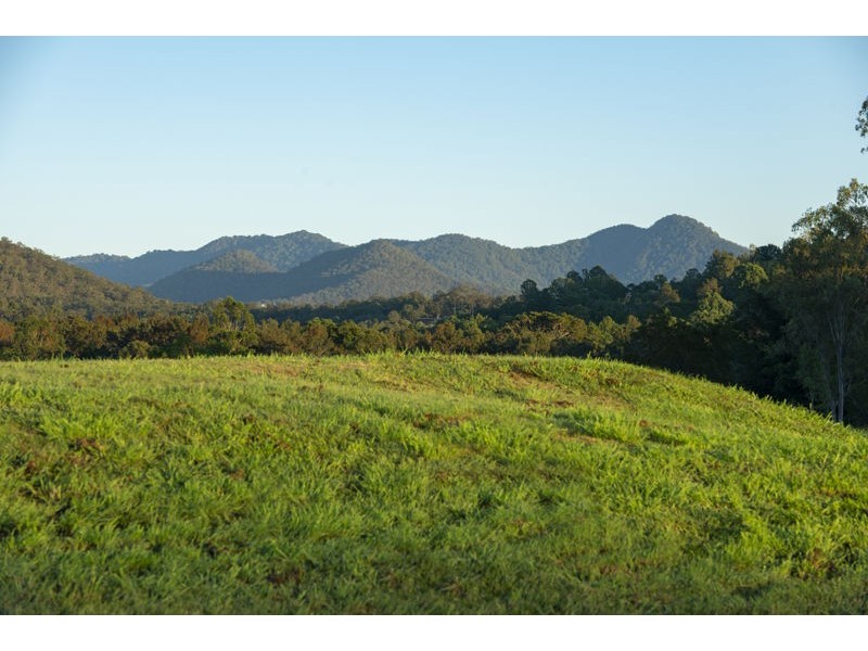 18 Sovereign Way, Samford Valley QLD 4520