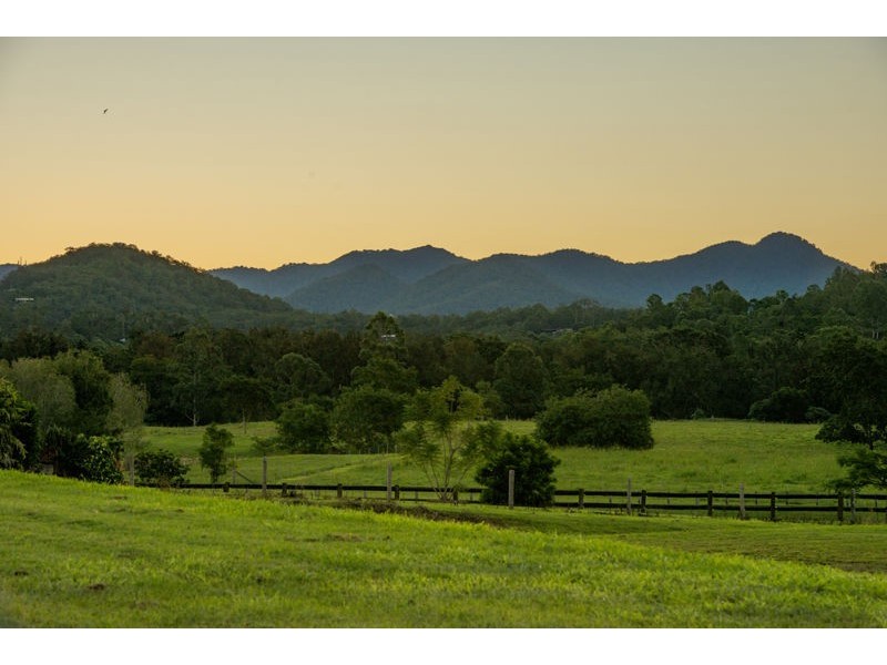 18 Sovereign Way, Samford Valley QLD 4520