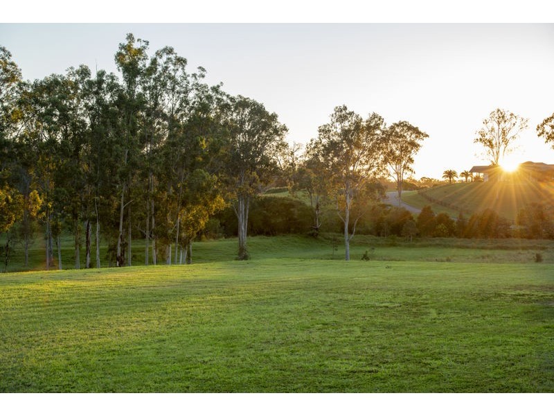 18 Sovereign Way, Samford Valley QLD 4520