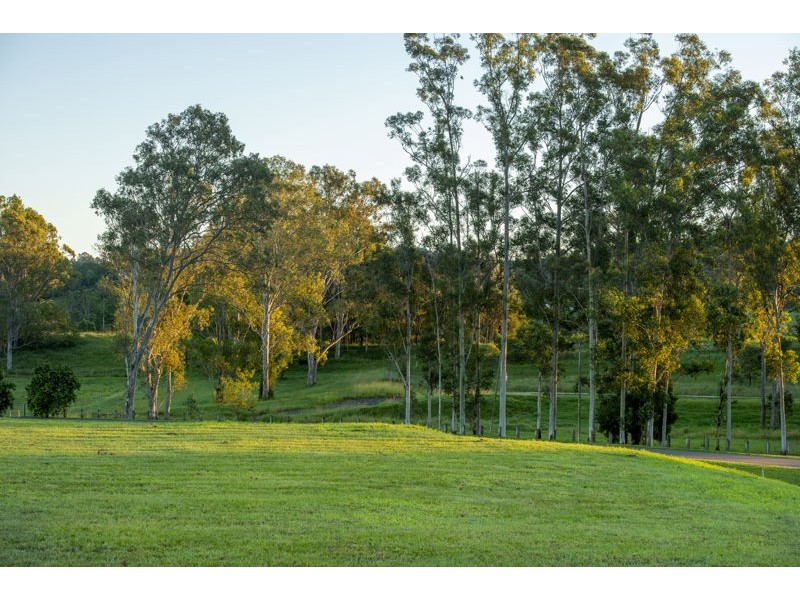 18 Sovereign Way, Samford Valley QLD 4520
