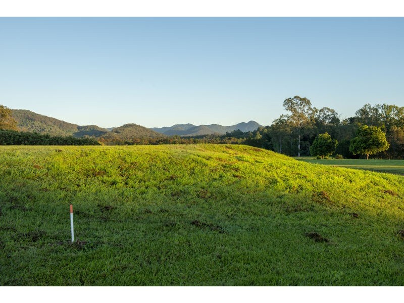 18 Sovereign Way, Samford Valley QLD 4520