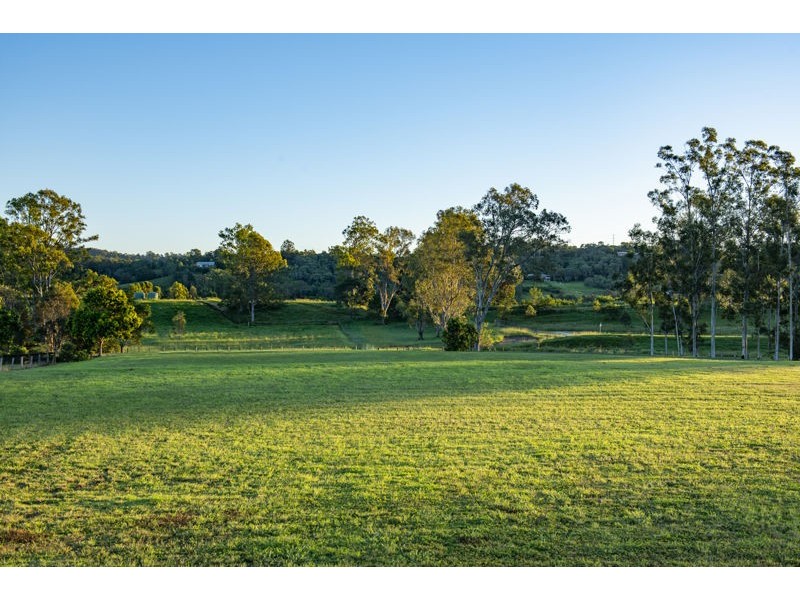 18 Sovereign Way, Samford Valley QLD 4520