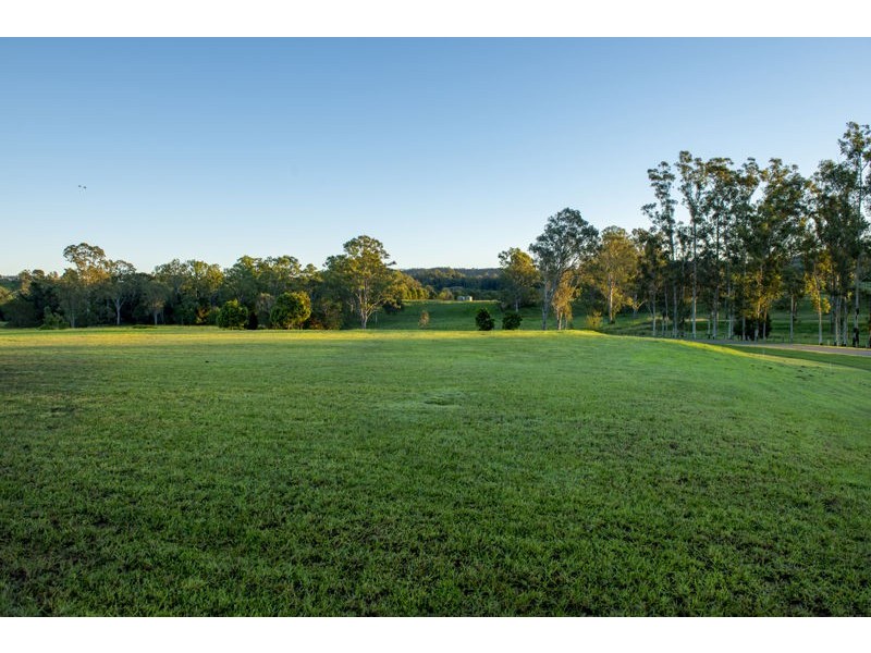 18 Sovereign Way, Samford Valley QLD 4520