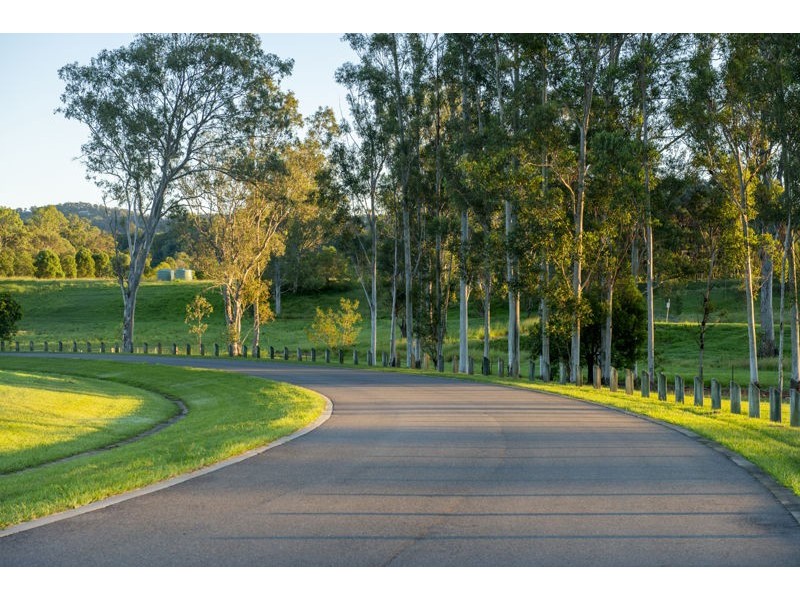 18 Sovereign Way, Samford Valley QLD 4520