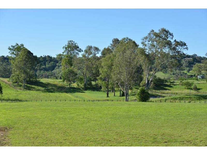 18 Sovereign Way, Samford Valley QLD 4520