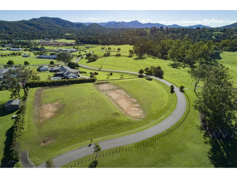 18 Sovereign Way, Samford Valley QLD 4520