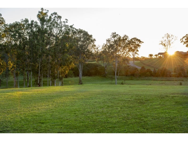 18 Sovereign Way, Samford Valley QLD 4520