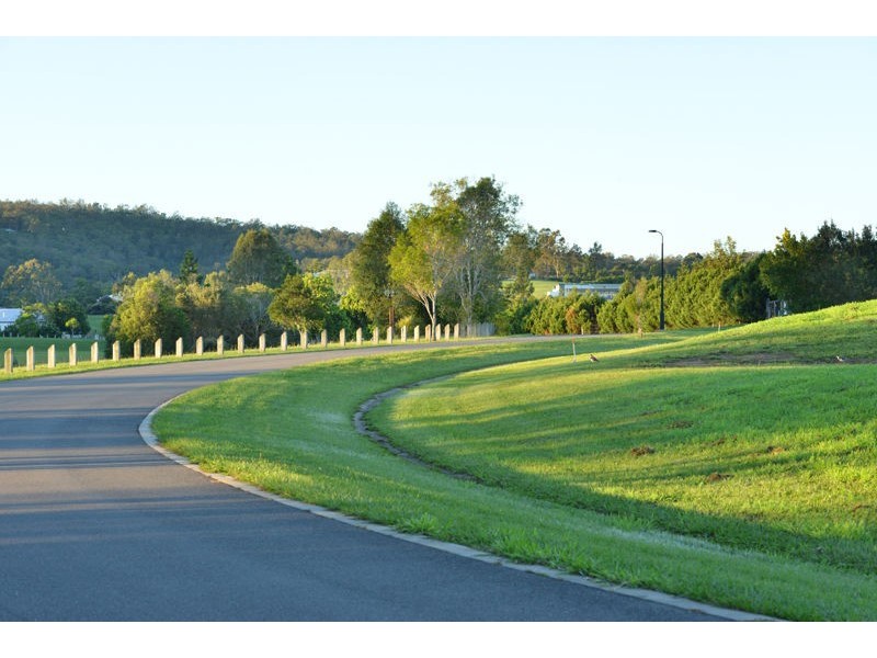 18 Sovereign Way, Samford Valley QLD 4520