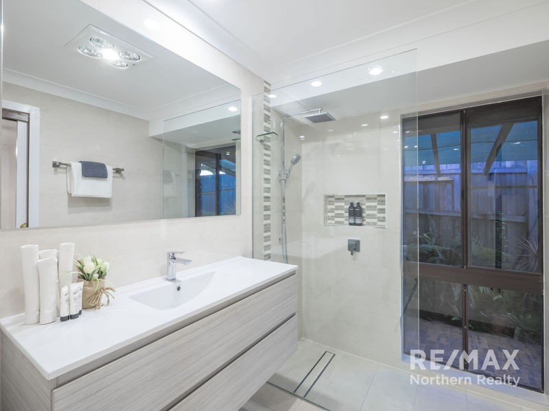 17 Ballinger Cres, Albany Creek QLD 4035
