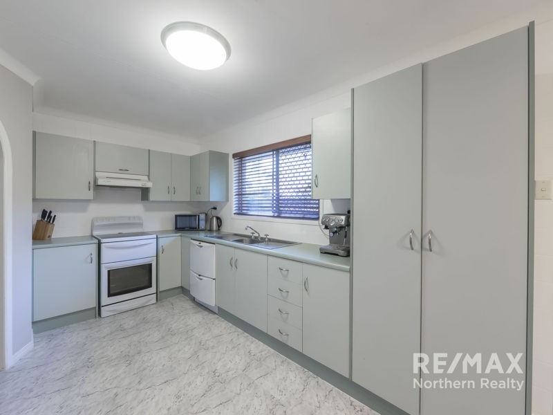 6 Strathford Ave, Albany Creek QLD 4035